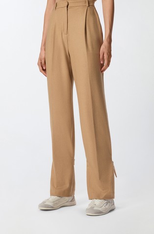 Široke flanelaste hlače s paščki na hlačnicah