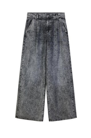 Wide-Leg Jeans