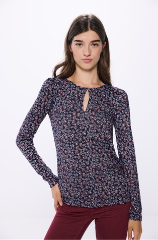 T-shirt with cut-out neckline