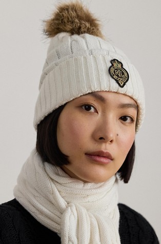 Pletena kapa s cofom in našitkom grba