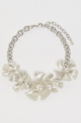 Flower-detail choker necklace