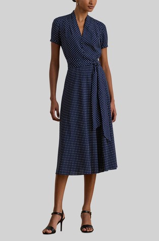 Pikčasta obleka s pasom iz krep tkanine