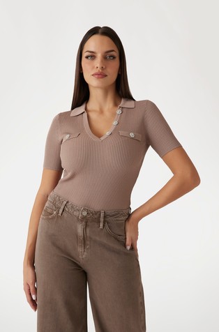 Rebrasto pletena majica s polo ovratnikom