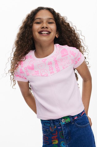 Majica s kratkimi rokavi in napisi