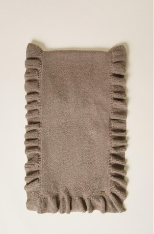 Knit scarf with ruffles
