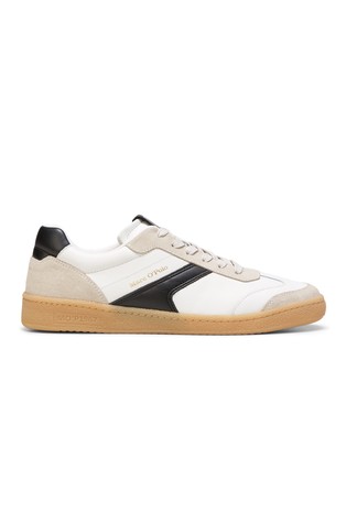 Leather sneaker with contrast details
