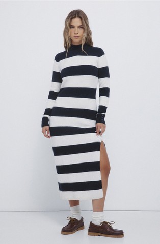Pletena midi obleka s črtastim vzorcem