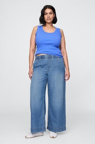 GAP Ženske UltraSoft baggy jeans hlače z gubami Modra - Medium Indigo 5