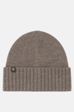 Pletena volnena kapa