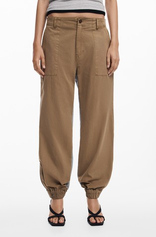 Jogger hlače iz kombinacije tkanin