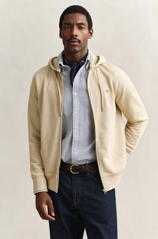 Jopa s kapuco in vezenim logotipom