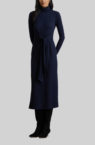 Pletena obleka s trakom za zavezovanje spredaj