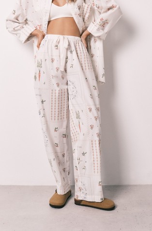 Bombažen spodnji del pižame s cvetličnim vzorcem