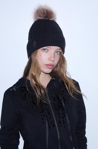 Knit beanie with pom-pom