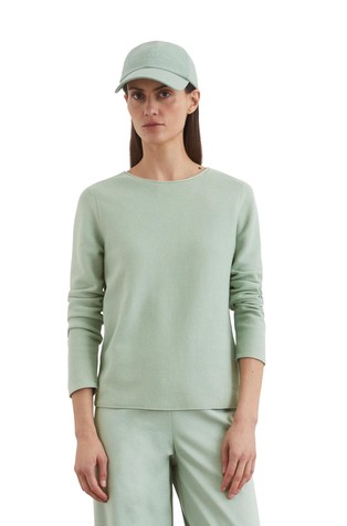 Slim fit knitted sweater made from soft organic cotton