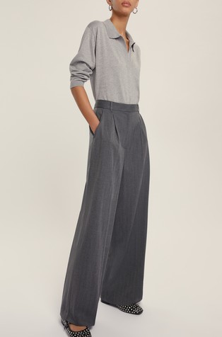 Pleated trousers with viscose