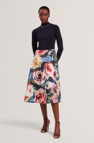 Obleka s pletenim životcem in vzorčastim krilom