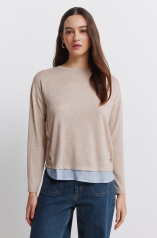 Majica s kontrastnim vstavkom in dekorativnimi gumbi