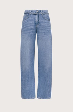Wide leg jeans with thin belt