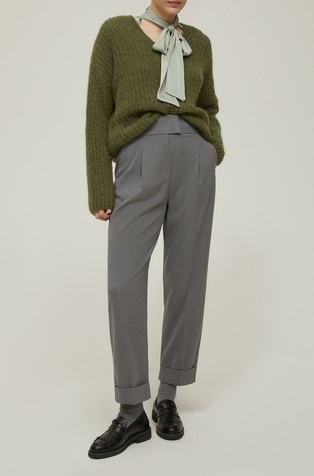 Carrot fit hlače z gubami