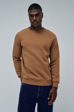 Pulover z logo našitkom