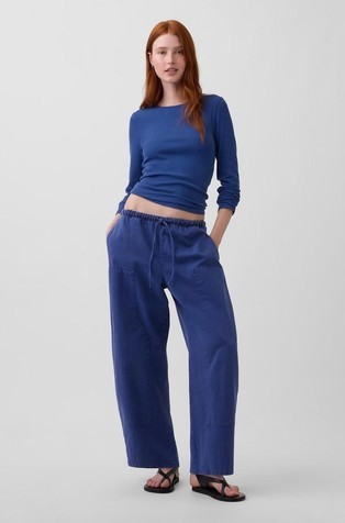 Ženske hlače z zaplato na kolenih