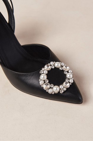 ALOHAS Cinderella leather pumps with decorative element Black 5