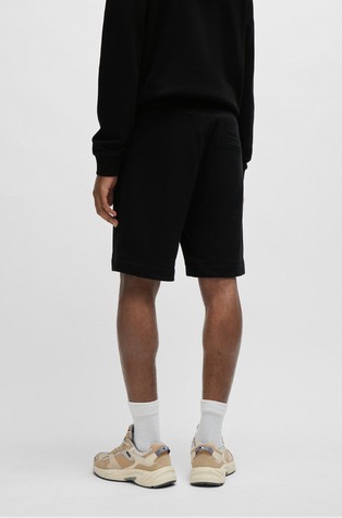 HUGO BOSS Regular fit kratke hlače z logo našitkom Črna - Black 2