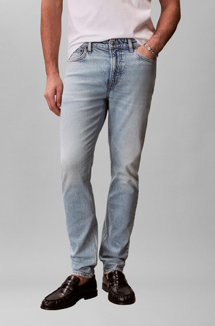 Slim fit jeans hlače z zožanimi hlačnicami