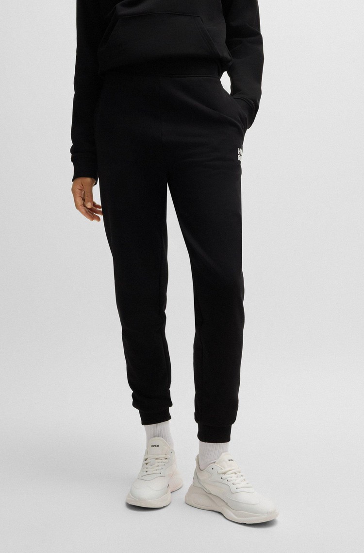 HUGO BOSS Bombažna trenirka z zloženim logotipom Črna - Black 