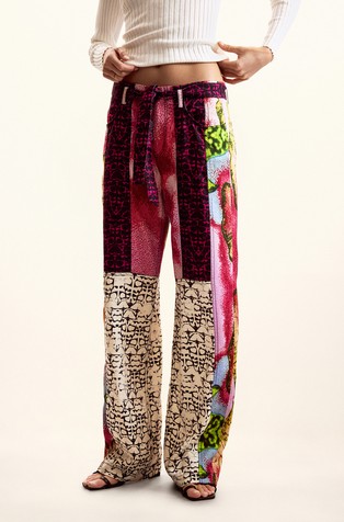 Plapolajoče hlače z vzorcem v slogu krpanke