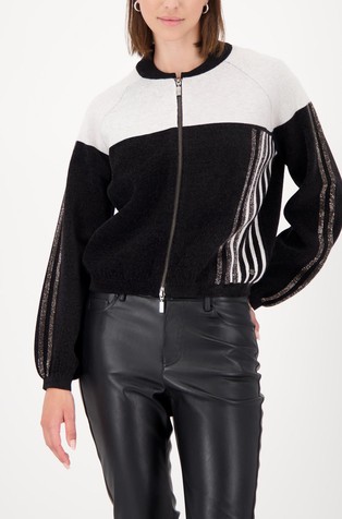 Pletena jopa z okrasnimi kamenčki