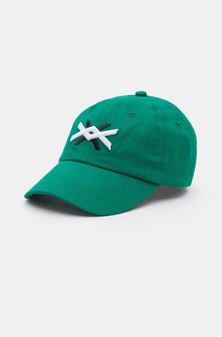 Logo kapa s šiltom
