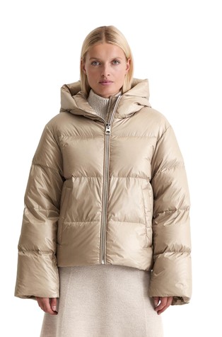 Kratka puhovka s kapuco