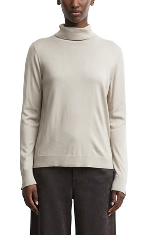 Fine-knit turtleneck sweater