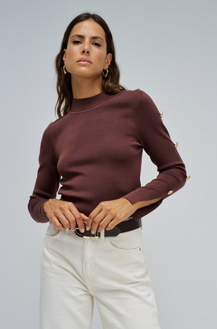 Pleten pulover z dekorativnimi gumbi