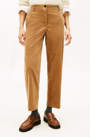 Slim fit žametne hlače z ravnimi hlačnicami