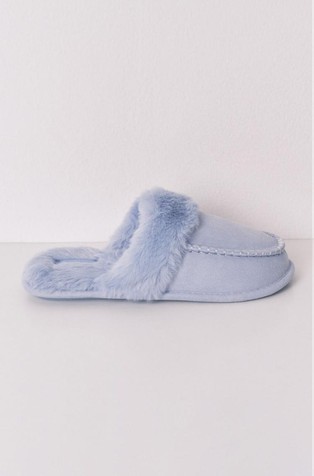 Synthetic fur slippers