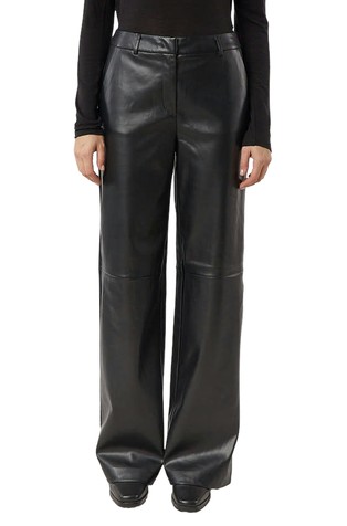 Hlače iz umetnega usnja s širokimi hlačnicami