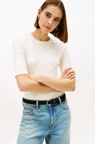 Slim fit rebrasta majica s kratkimi rokavi