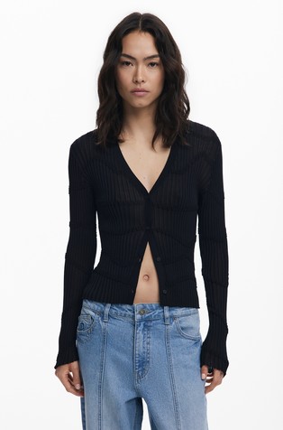 Teksturirana pletena jopa z gumbi