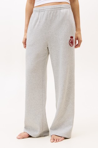 Široka trenirka z vezenino