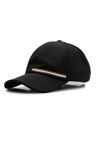 Water-repellent cap with signature stripe and logo