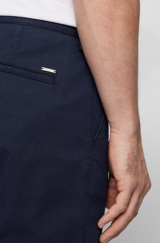 HUGO BOSS Slim fit chino hlače iz bombažnega gabardena Modra - Dark Blue 4