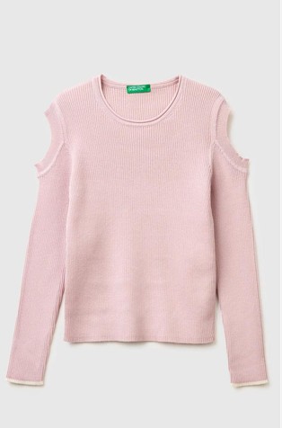 Pleten pulover z izrezom na ramah