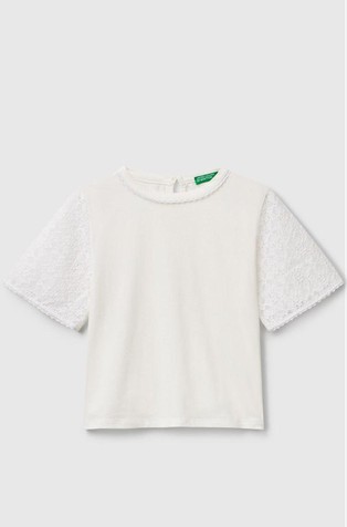 T-shirt with lace sleeve