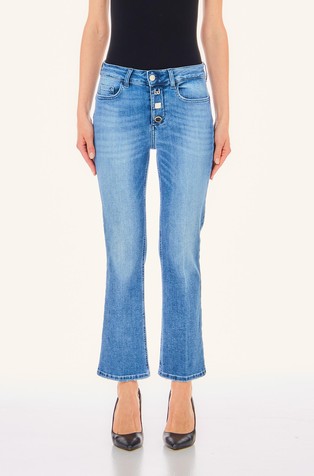Zvončaste jeans hlače z dekorativnimi gumbi