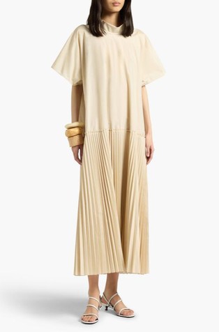 Obleka iz organze s plisiranim krilom