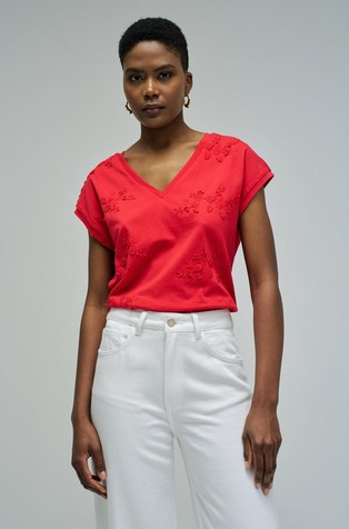 Majica z V-izrezom in vezeninami