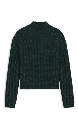 Knitted sweater with ribbed structure